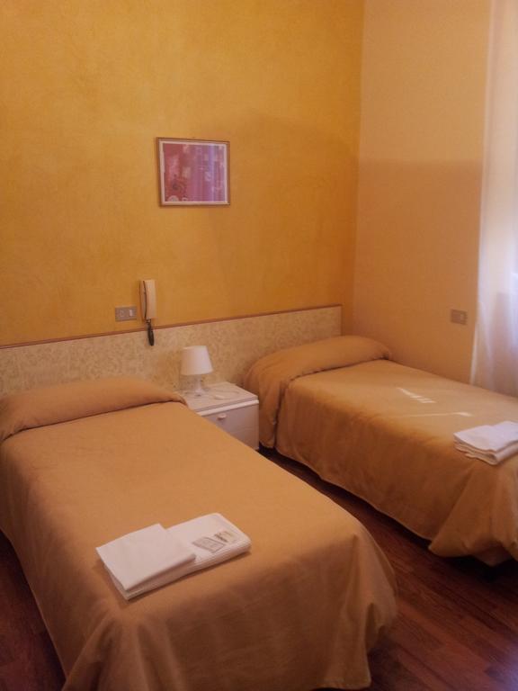 Albergo Tarsia Castrovillari Ruang foto