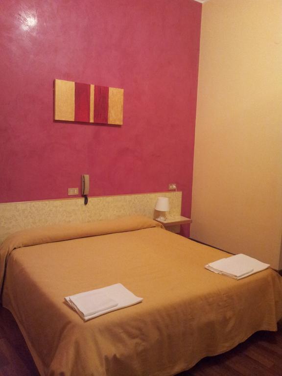 Albergo Tarsia Castrovillari Ruang foto
